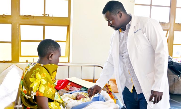 Dr. Kizito Felix, Co-ordinator of the COMONETH Project, Makerere University Centre of Excellence for Maternal Newborn and Child Health (MNCH) conducts a ward round at Kiyunga Health Centre IV, Luuka District.
